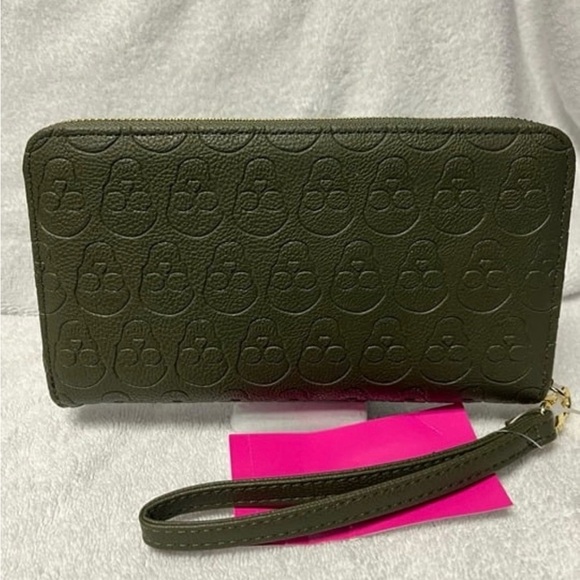 Betsey Johnson Embossed Skull Wallet Army Green Zip Around Wristlet NWT - Picture 3 of 5
